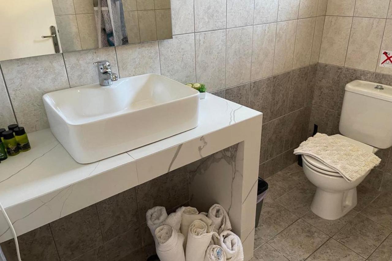 Georgia'S Apartments, Ipsos Corfu エクステリア 写真