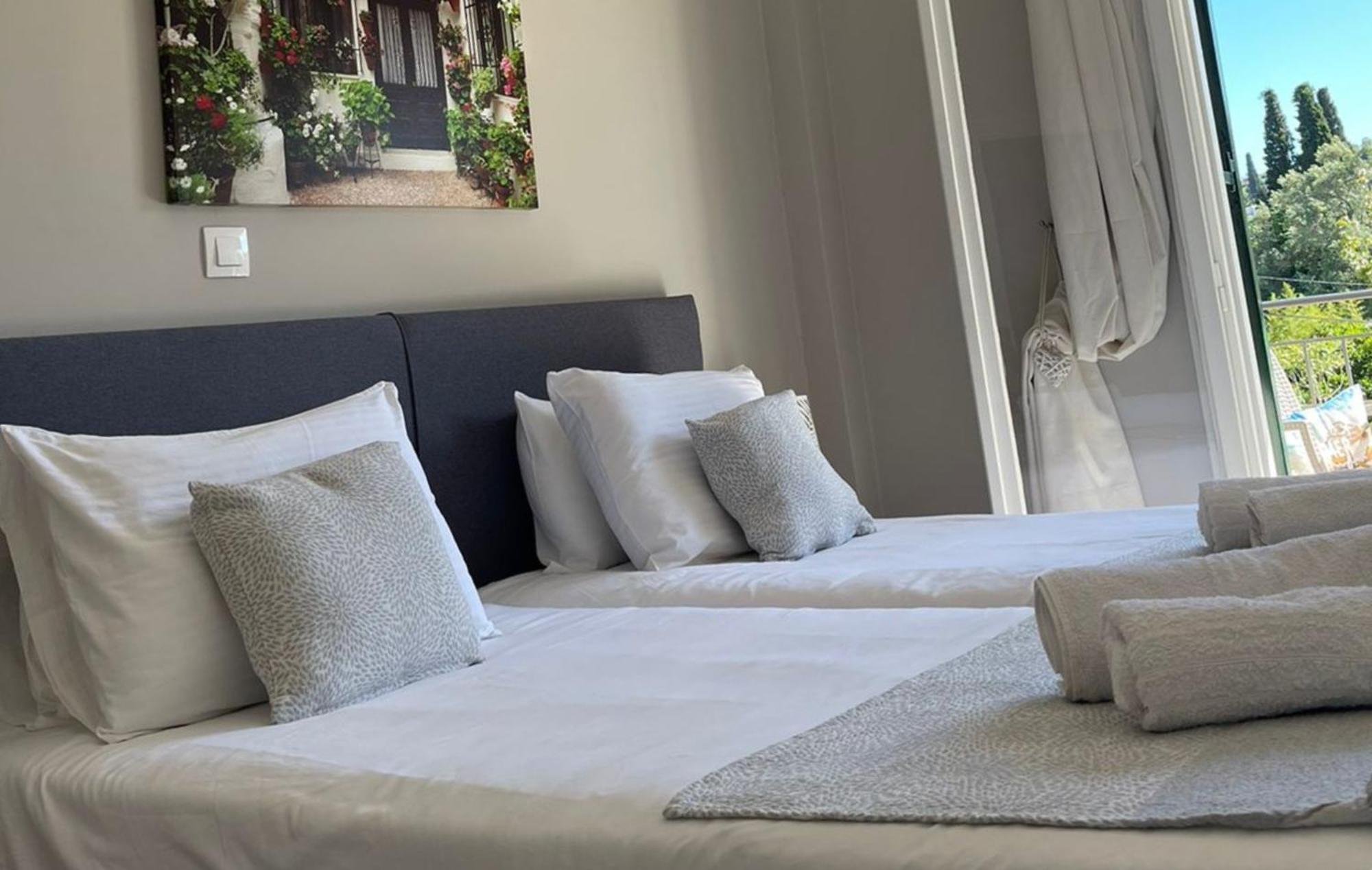 Georgia'S Apartments, Ipsos Corfu エクステリア 写真