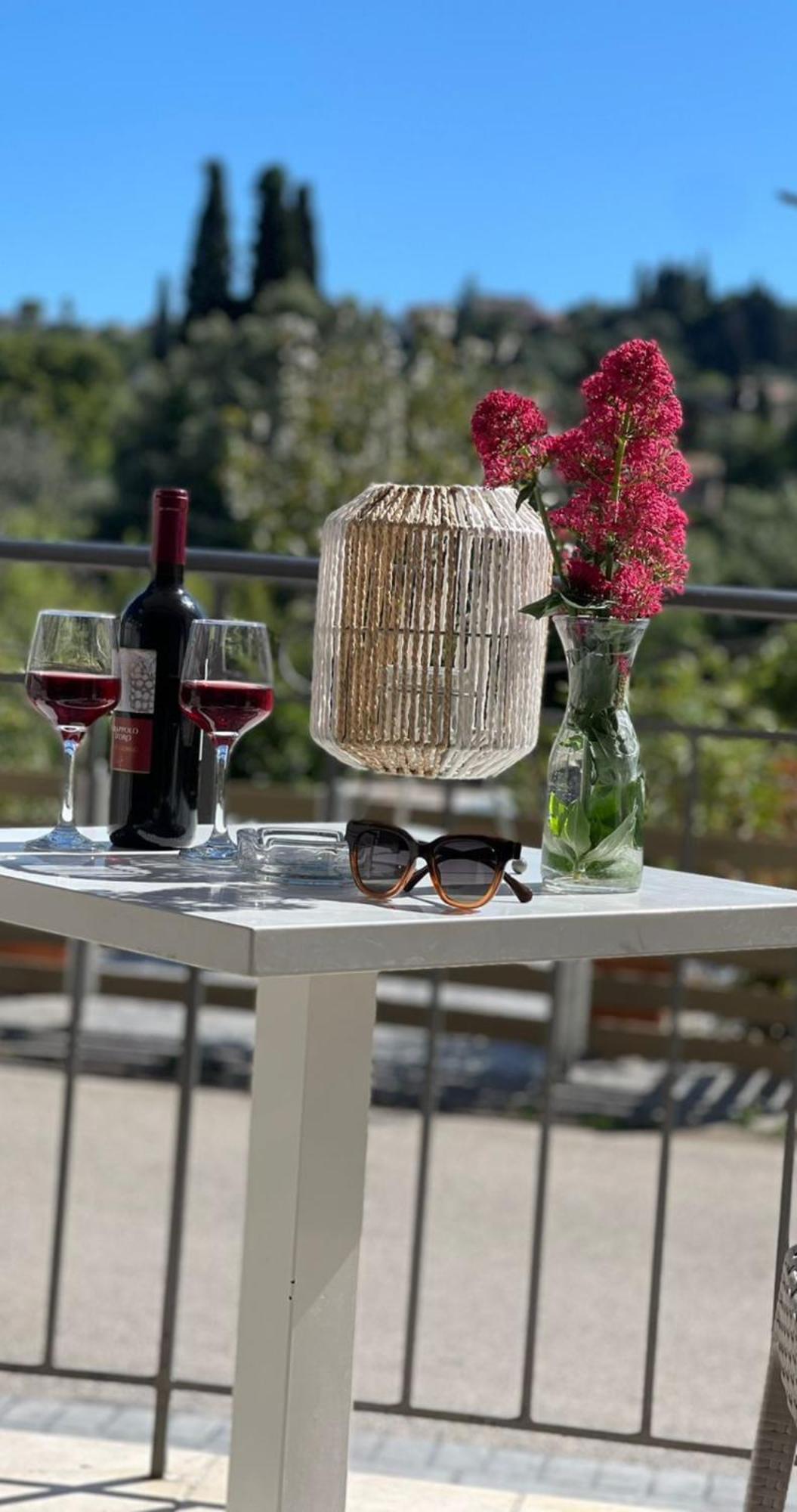 Georgia'S Apartments, Ipsos Corfu エクステリア 写真