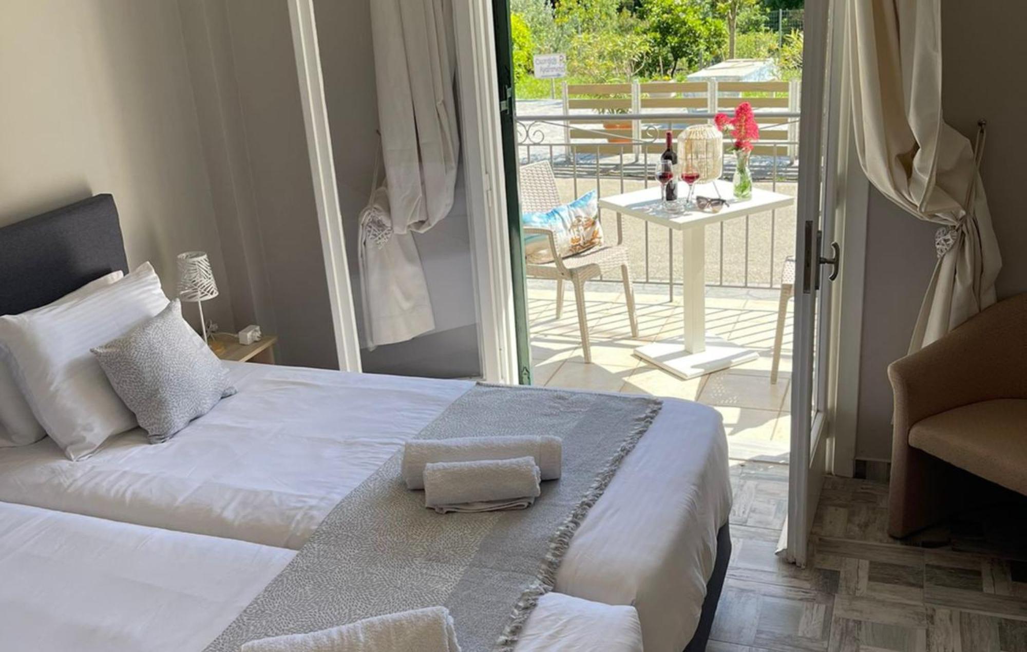 Georgia'S Apartments, Ipsos Corfu エクステリア 写真