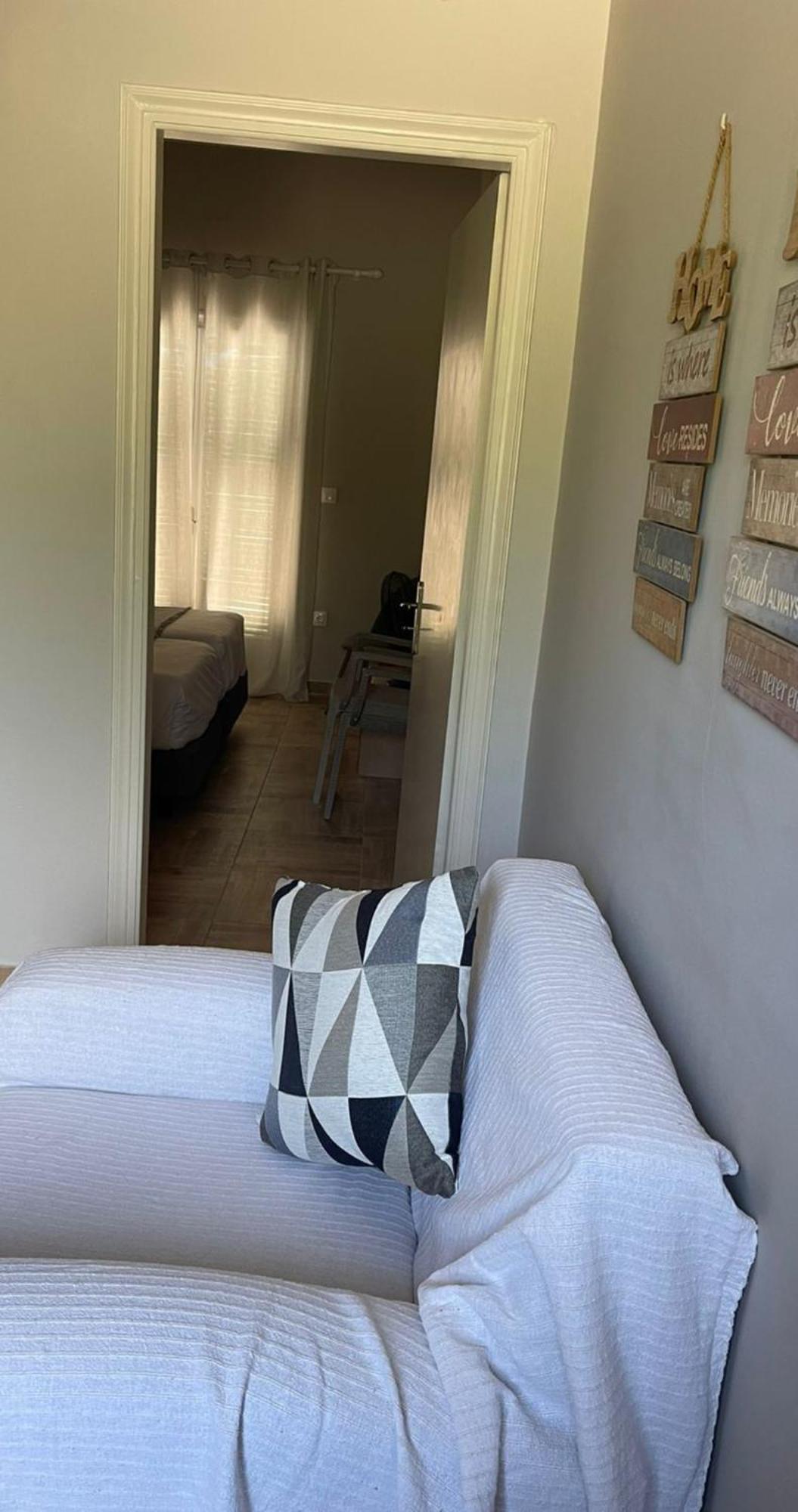 Georgia'S Apartments, Ipsos Corfu エクステリア 写真