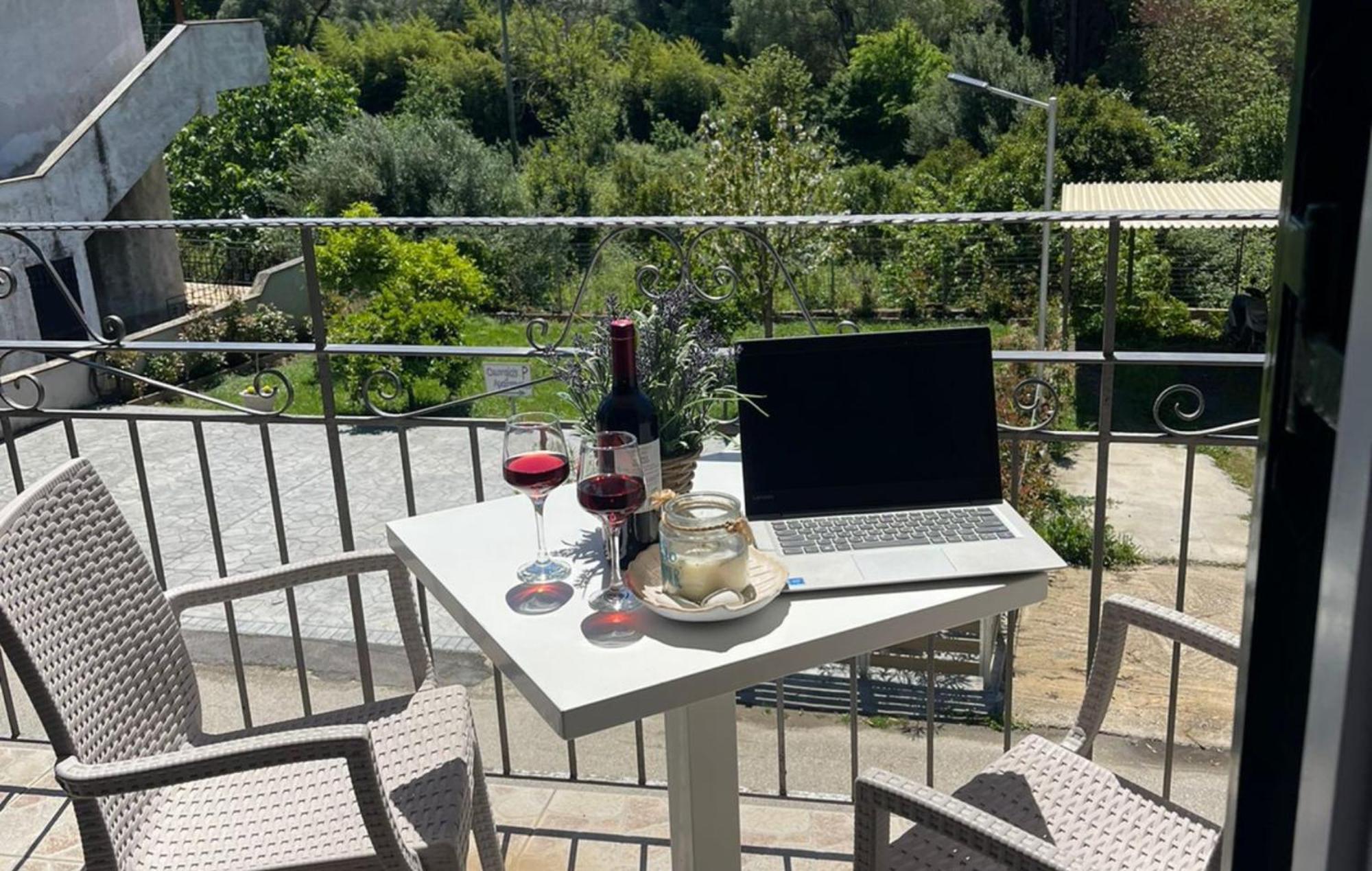 Georgia'S Apartments, Ipsos Corfu エクステリア 写真